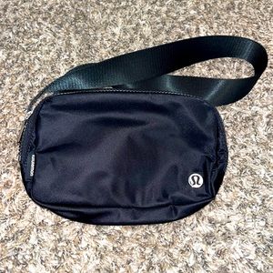Lululemon Everywhere Belt Bag